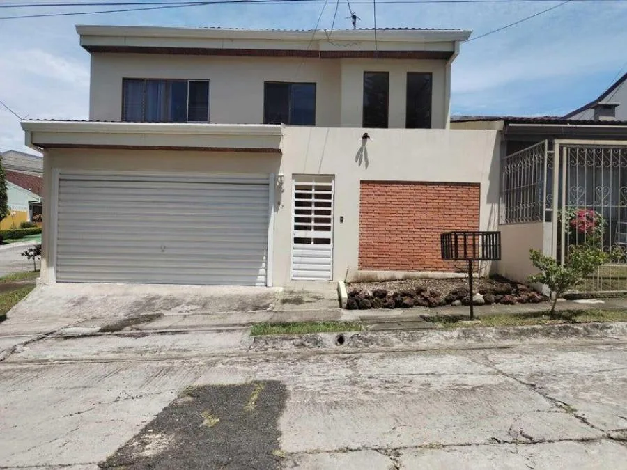 Casa en Venta en Uruca, San José. RAH 24-690 - Venta en Uruca
