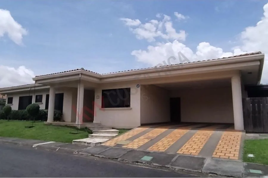 Venta de casa en condominio Puerta de Hierro, Santa Ana US$ 590.610 #6414 - Venta en Santa Ana