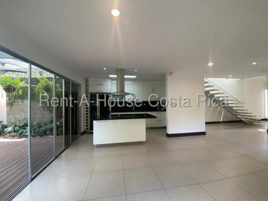 Alquiler de linda casa ubicada en piedades de Santa Ana 26-1471 - Alquiler / Renta en Santa Ana