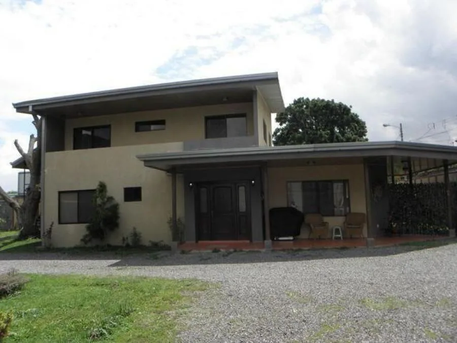 CASA EN VENTA EN SANTO DOMINGO DE HEREDIA CL21-2128 - Venta en Santo Domingo
