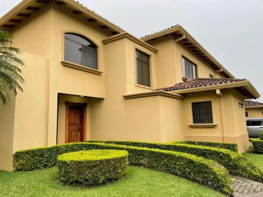 Casa en venta en Escazú, San José. RAH 22-1023 - Venta en Escazú