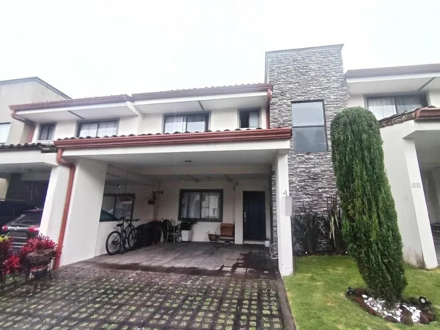 Alquiler de Casa en Santo Tomás, Heredia. - Alquiler / Renta en Santo Domingo