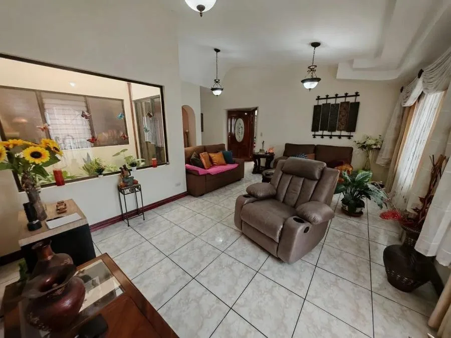 Casa en venta de una planta en Los Colegios Norte, Moravia, amplias áreas verdes - Venta en Moravia — photo 4
