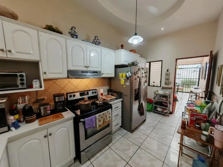 Casa en venta de una planta en Los Colegios Norte, Moravia, amplias áreas verdes - Venta en Moravia — photo 5