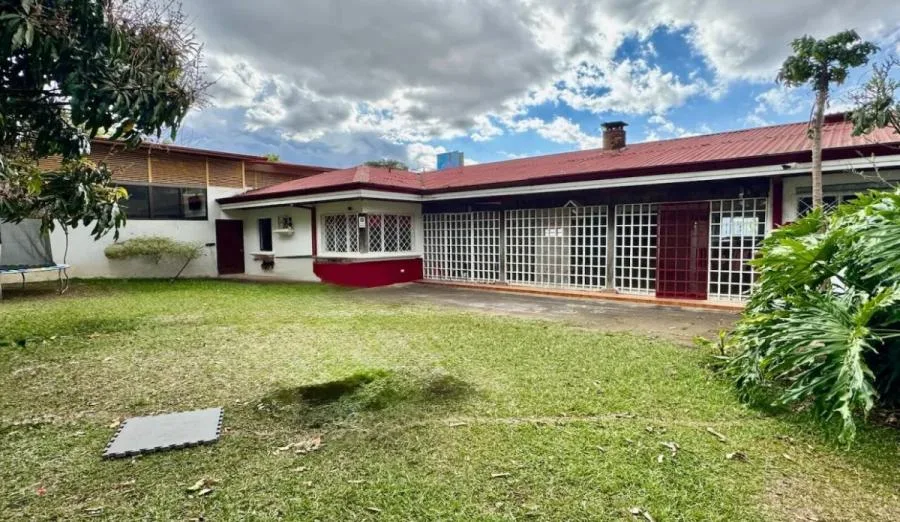 Venta de casa en zona comercial, Urb La Araucaria, San Juan, La Unión $860.000 #RC1964 - Venta en La Unión