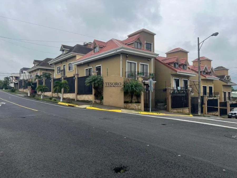 Venta de Casa de 4 habitaciones en Guayabos de Curridabat MGA - Venta en Curridabat