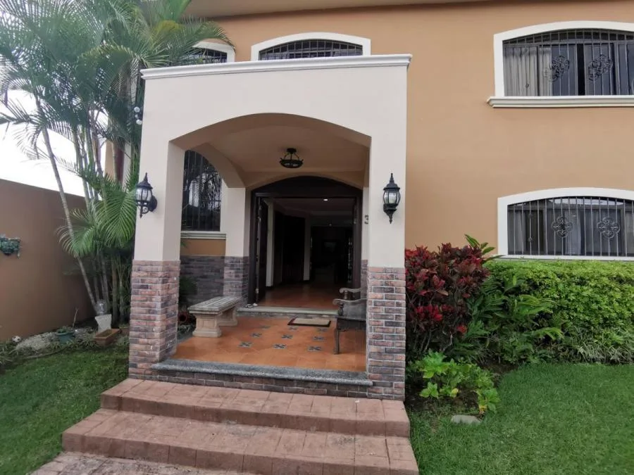 CASA EN VENTA EN CURRIDABAT, SAN JOSÉ RAH 232003  - Venta en Curridabat