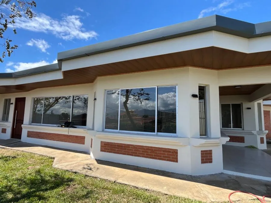 Alquilo Apartamento nuevo en Llorente de Flores, Heredia, mide 90 m2, con cochera, incluye agua - Alquiler / Renta en Flores