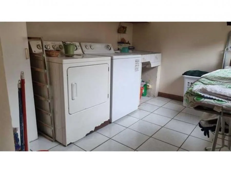 Casa en venta en Pavas, Geroma. Uso mixto. 5PVV7190269 - Venta en San José — photo 2