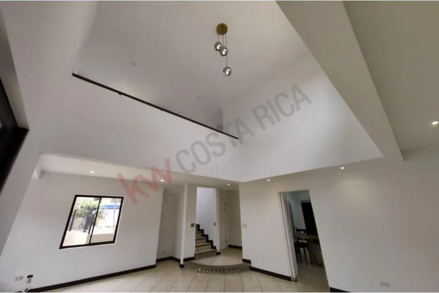 CASA VENTA EN RESIDENCIAL VEREDA REAL, SANTO DOMINGO, HEREDIA #5320 - Venta en Santo Domingo — photo 2