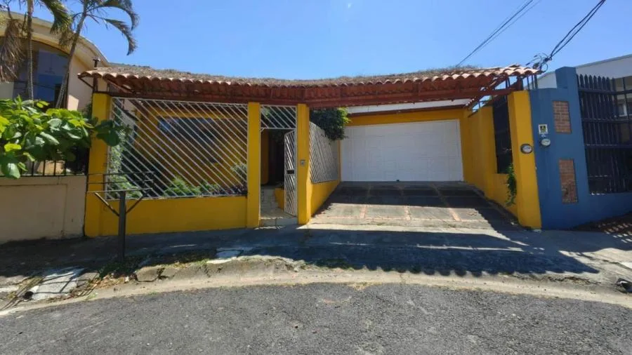 CASA EN VENTA EN BOSQUES DE DOÑA ROSA, BELÉN RAH 241225  - Venta en Belén
