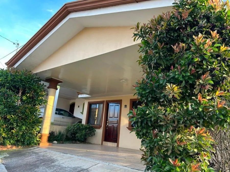 Se alquila casa en San Francisco de Heredia en 1500 $ DJ - Alquiler / Renta en San Francisco