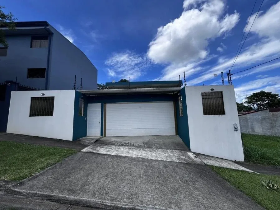 Venta de casa en Residencial Omega, Tres Rios US$ 350,000 #TK1304 - Venta en Tres Ríos