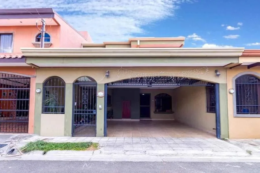 Casa en Venta en Alajuela. RAH 23-453 - Venta en Alajuela