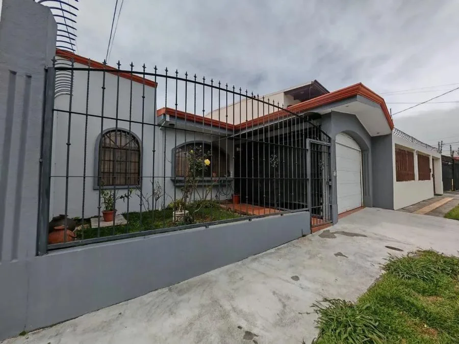 Venta de casa de una planta en Los Colegios Norte de Moravia #VE6271  - Venta en San Vicente