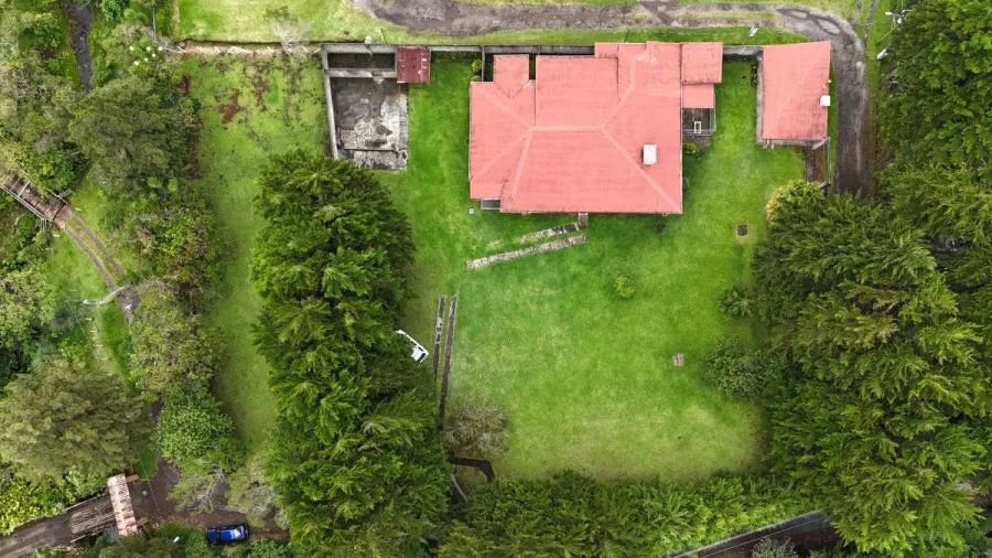 VENTA DE PROPIEDAD CON CASA Y TERRENO EN SAN ISISRO DE HEREDIA - Venta en San Isidro