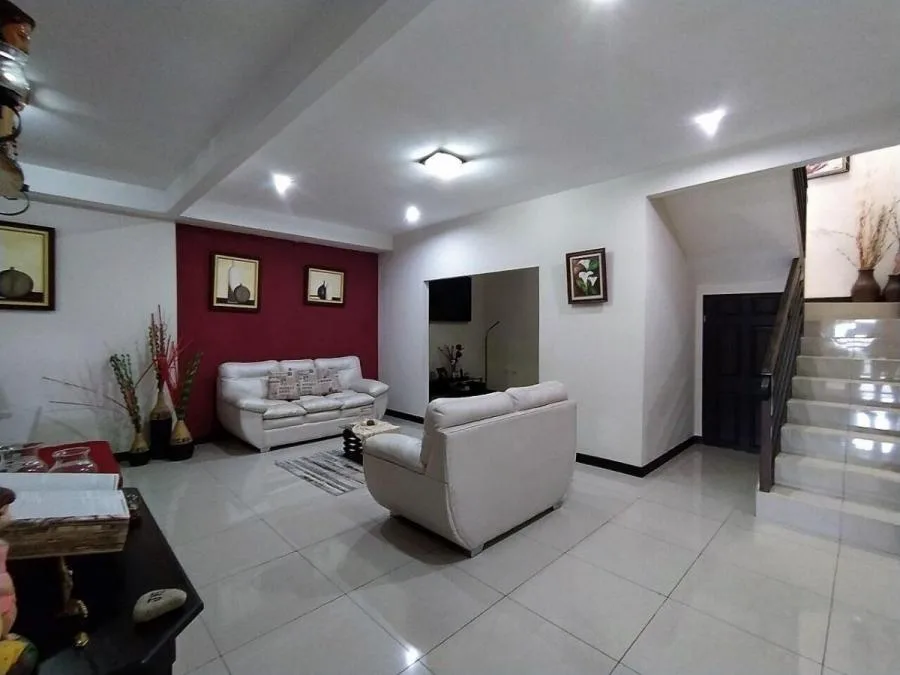 Casa en Venta con tres Apartamento en San Jose, Curridabat  - Venta en Curridabat