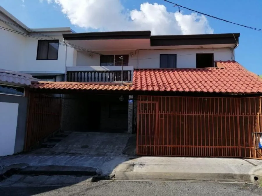 Casa en venta en Mercedes, Heredia. RAH 23-2643 - Venta en Heredia