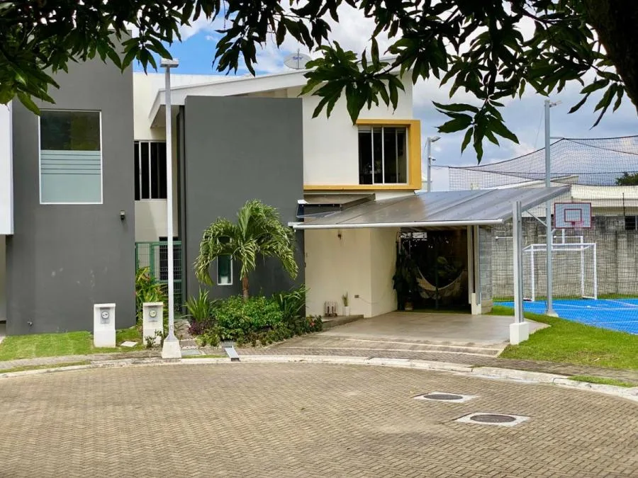 CASA EN VENTA EN SANTA ANA, cod: CTL MLS #25-882 - Venta en Santa Ana