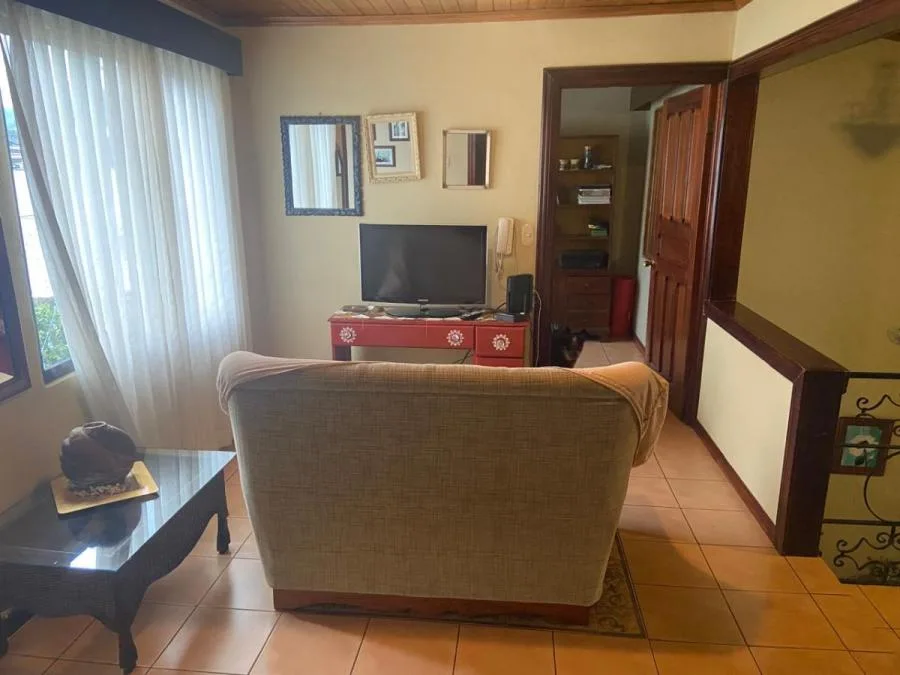 Venta de casa con cuatro habitaciones en Guayabos, Curridabat $460.00 #CE002 - Venta en Curridabat — photo 5