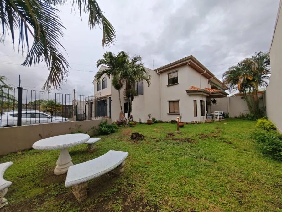 Venta de casa recien remodelada en Residencial Vereda Real, Santo Domingo - Venta en Santo Domingo