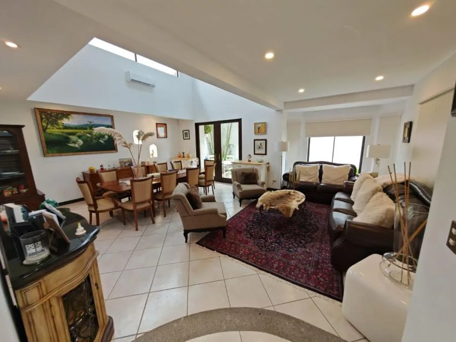 Venta de casa recien remodelada en Residencial Vereda Real, Santo Domingo - Venta en Santo Domingo — photo 2