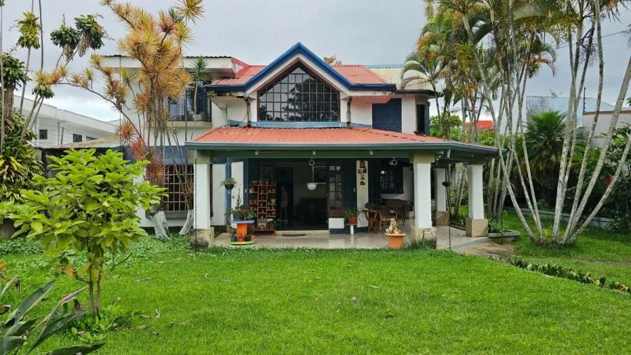 Venta de versátil casa en Granadilla, Curridabat (NR) - Venta en Curridabat