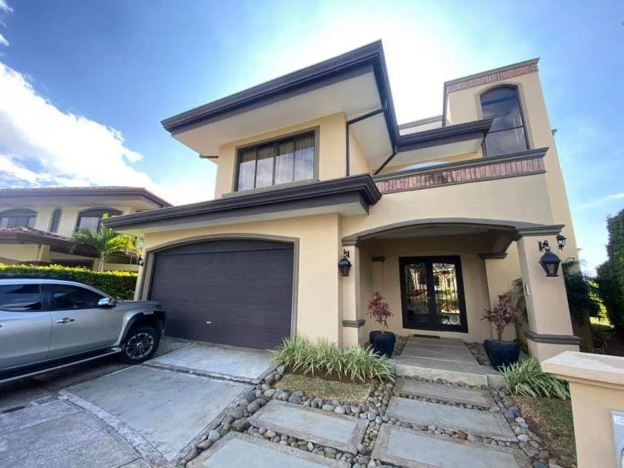 CASA EN VENTA EN CONDOMINIO FRANCOSTA, HEREDIA RAH 24719  - Venta en Ulloa