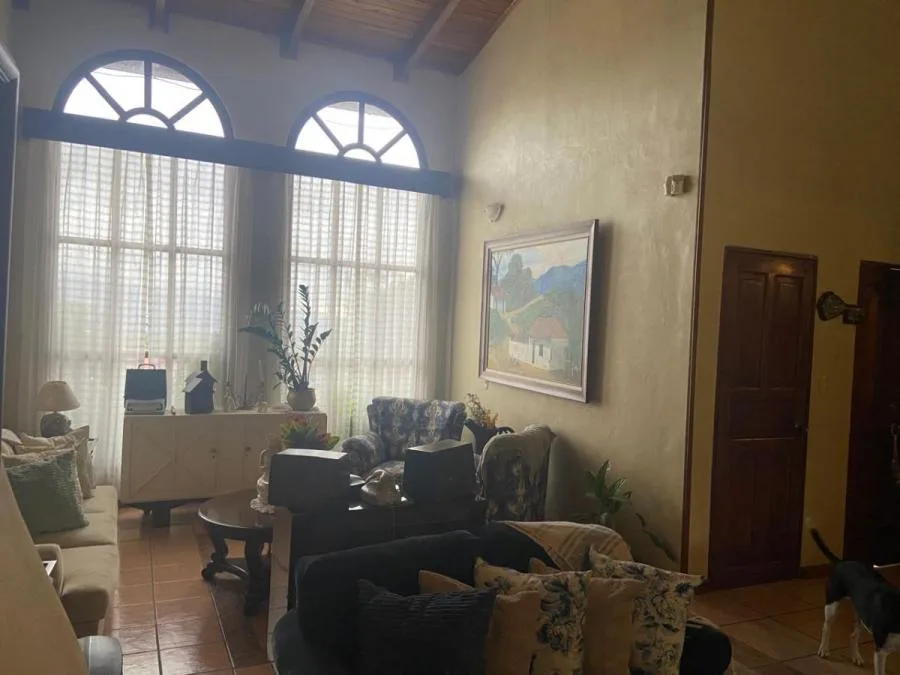 Venta de casa con cuatro habitaciones en Guayabos, Curridabat $460.00 #CE002 - Venta en Curridabat