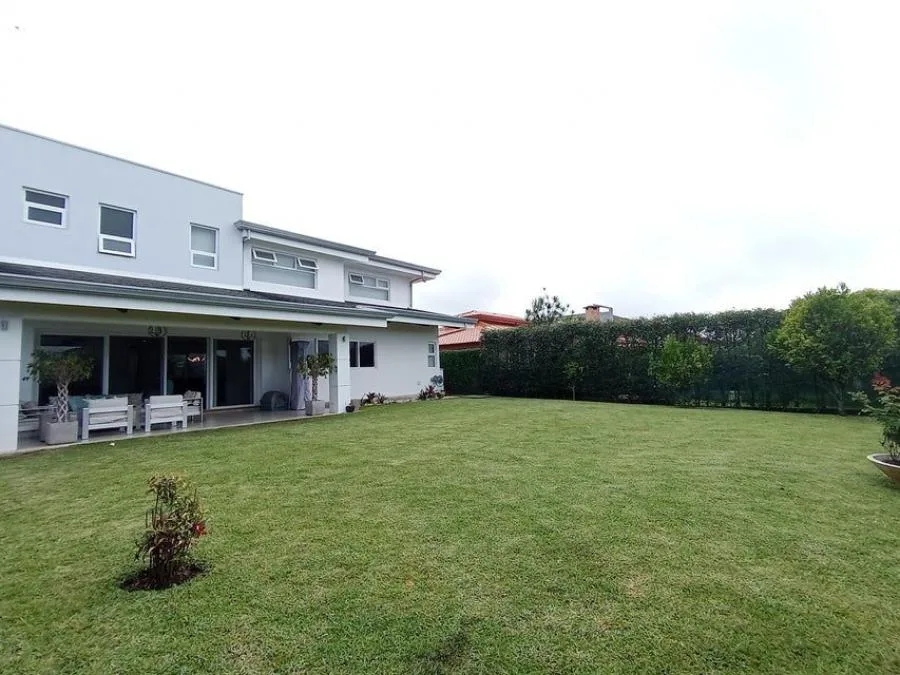 VENTA DE LUJOSA CASA EN SAN ISIDRO DE HEREDIA PBR - Venta en San Isidro