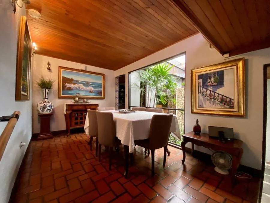 CASA EN VENTA EN ESCAZU, MLS #25-1835 - Venta en Escazú
