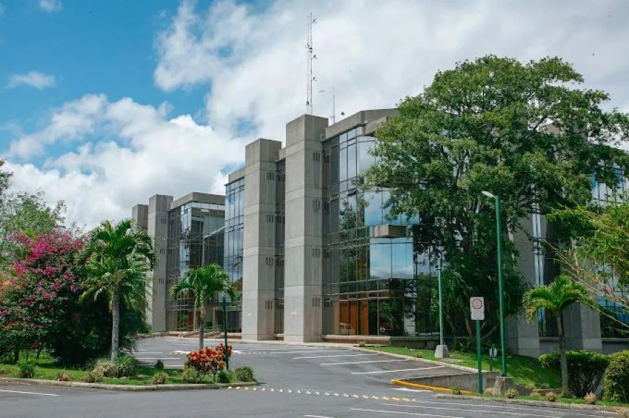 En Alquiler Local Comercial Torres Del Campo San Jose - Alquiler / Renta en San Jose