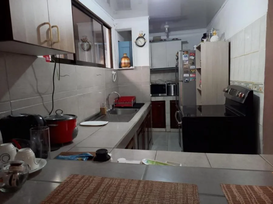 Casa de 4 Habitaciones en Venta  San Jose, Moravia  - Venta en Moravia — photo 4