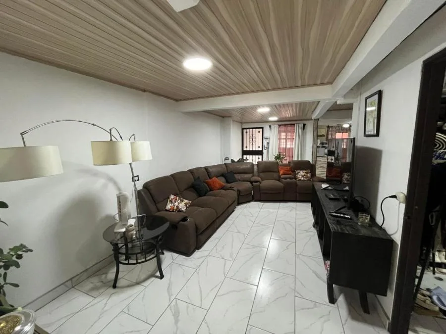 Venta casa lujo 1 nivel 5 hab diseño moderno y privacidad absoluta #26-1778 GS - Venta en Alajuela