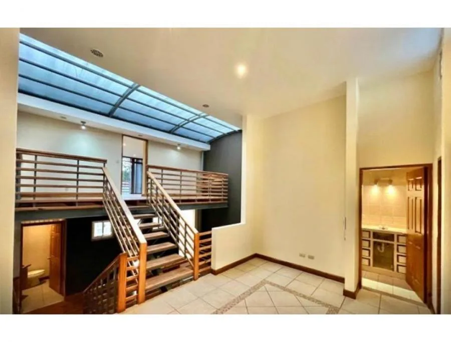 Venta de casa en Residencial Privado en Lomas de Ayarco, Curridabat - Venta en Curridabat
