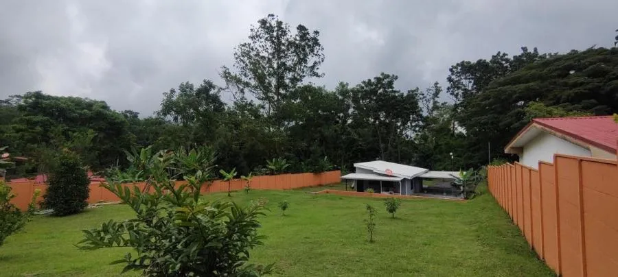 Venta de Casa en lote de 1800 m2 en Desamparaditos Puriscal MGA - Venta en Puriscal