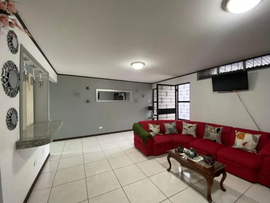 Casa con Local Comercial en Venta en Goicoechea, San Francisco - Venta en Goicoechea