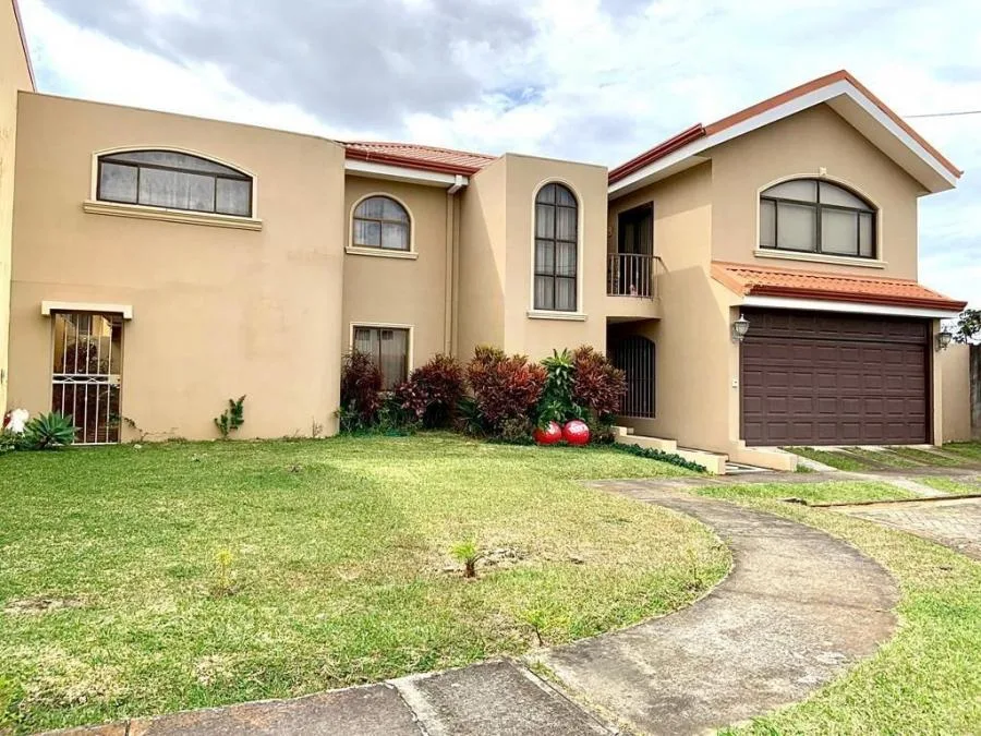Casa en Venta en Santo Domingo, Heredia RAH #221229 - Venta en Santo Domingo