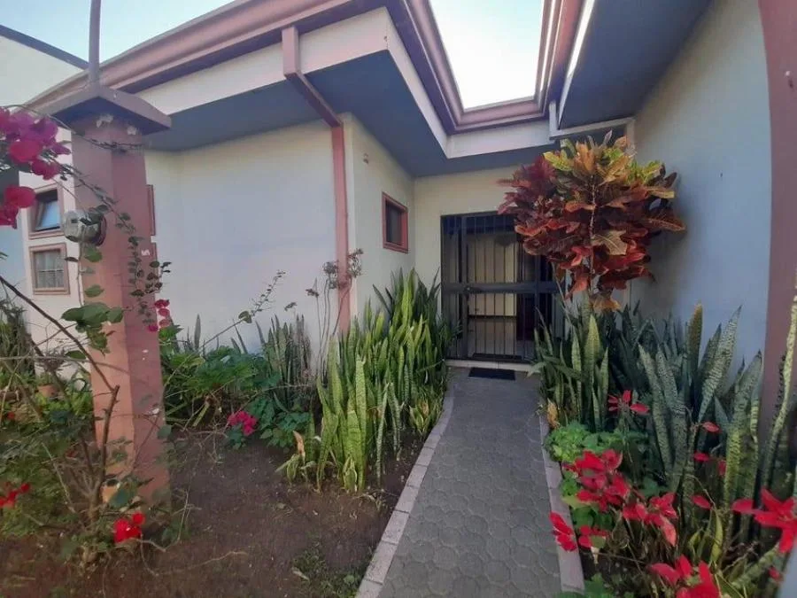 Alquiler de Casa en Pozos, Santa Ana. RAH 25-478 - Alquiler / Renta en Santa Ana