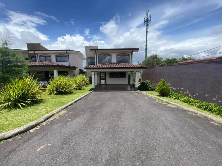 CASA EN VENTA EN SAN ISIDRO, HEREDIA RAH 24365  - Venta en San Isidro