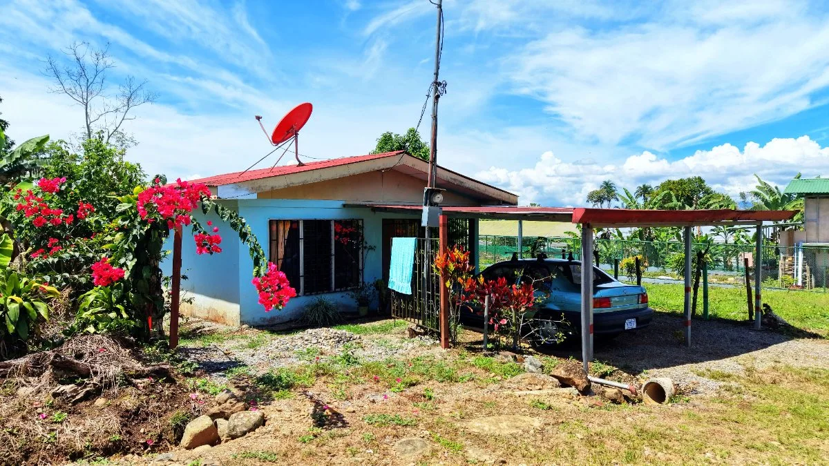 CASA RURAL CON AMBIENTE DE PAZ EN PLAYA VERDE, SANTA ELENA LOTE 206 M2 - Venta en Pérez Zeledón