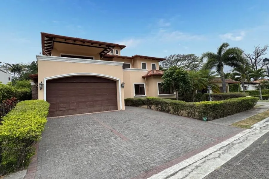 Casas en Lindora | Venta de casa en condominio exclusivo en Lindora - Venta en Santa Ana