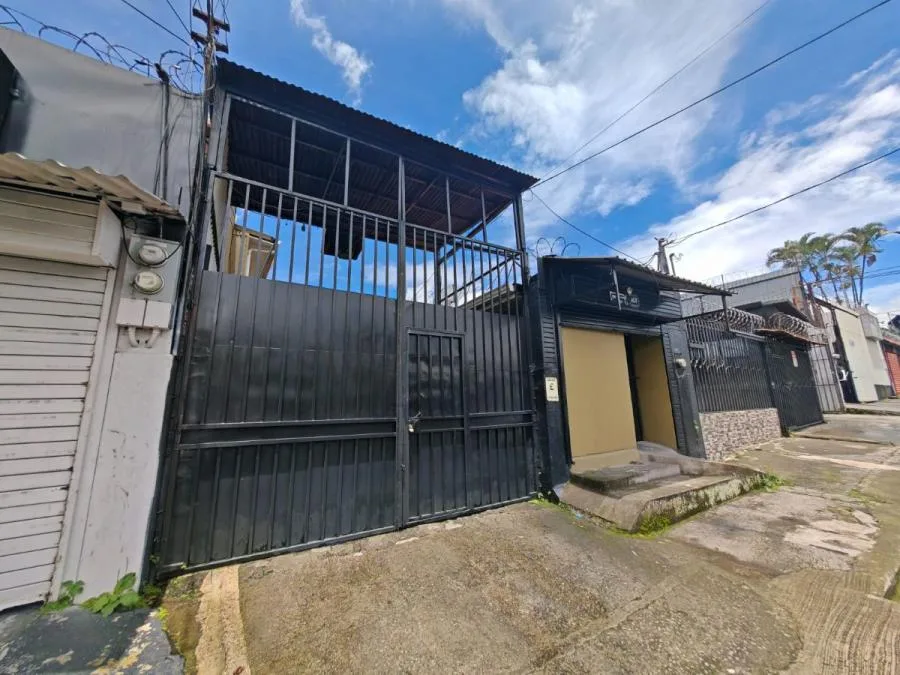 Venta de Bodega comercial en San Sebastian, Cerca del Parque La Paz NG - Venta en San José