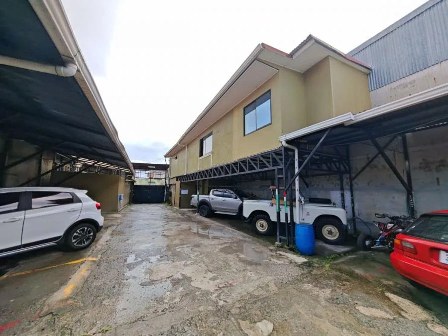 Venta de Bodega comercial en San Sebastian, Cerca del Parque La Paz NG - Venta en San José — photo 2