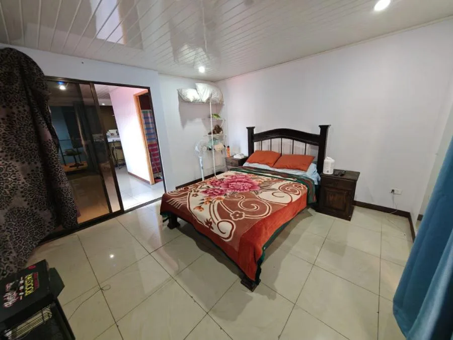 Venta de Bodega comercial en San Sebastian, Cerca del Parque La Paz NG - Venta en San José — photo 3