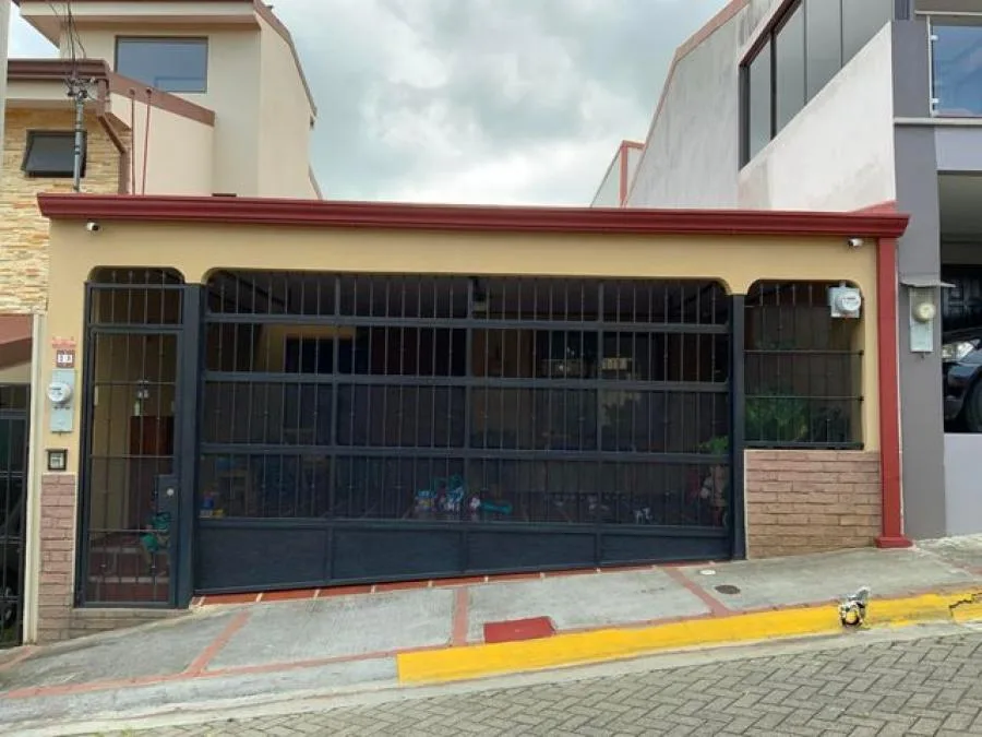 Venta de Casa en Ulloa-Heredia. RAH 26-1777 - Venta en Heredia