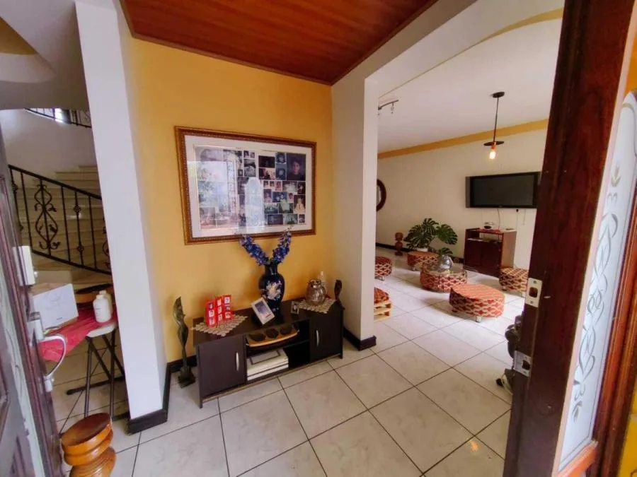 CASA EN VENTA EN LOS COLEGIOS, MORAVIA RAH 241310  - Venta en Moravia — photo 2