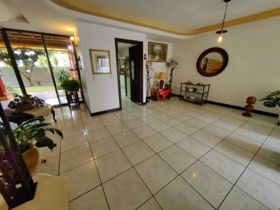 CASA EN VENTA EN LOS COLEGIOS, MORAVIA RAH 241310  - Venta en Moravia — photo 3