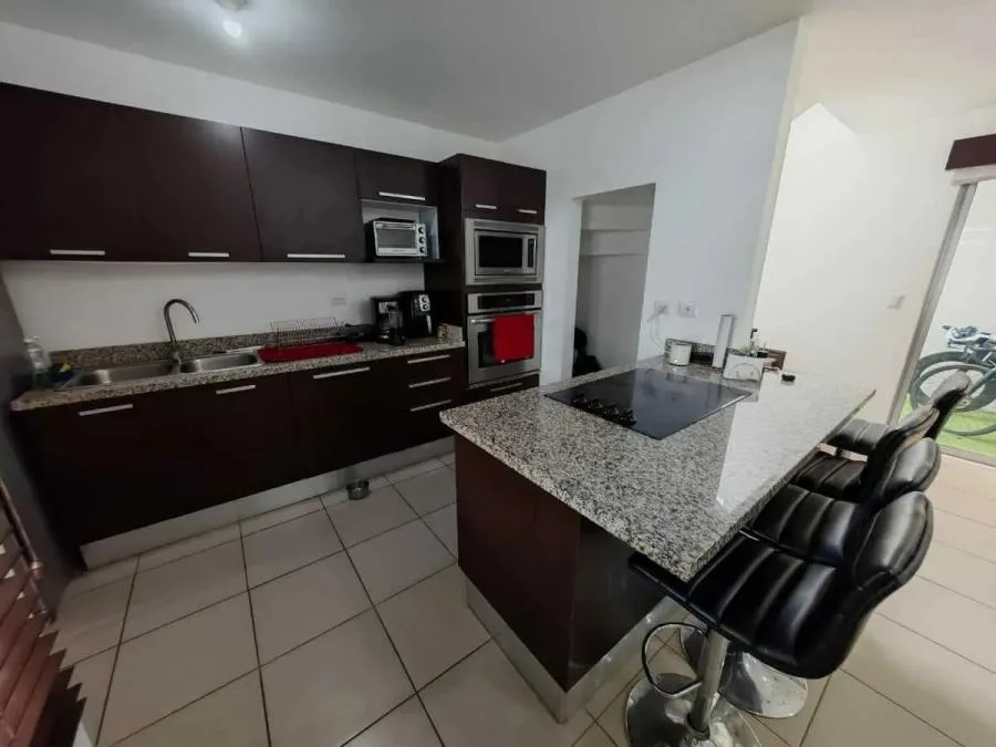 Alquiler de casa amoblada en condominio Vistas de Moravia UC4951 - Alquiler / Renta en San José — photo 4