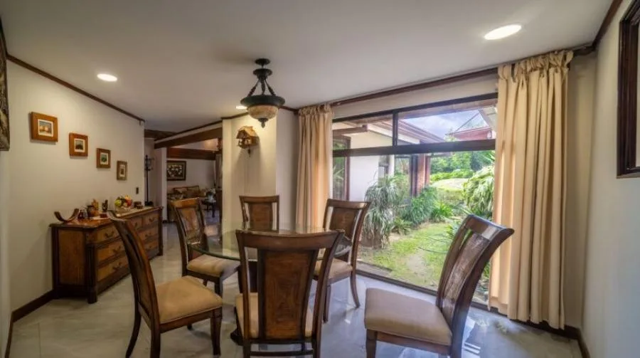 Venta de casa con apartamento independiente en San Rafael, Montes de Oca $590,000 #FR004  - Venta en Montes de Oca — photo 3